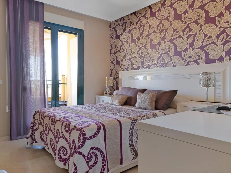 PANORAMIC SEA & GOLF VIEWS: Stunning fully reformed 2-bedroom apartment with a spacious terrace in the sought-after Las Adelfas, Torrequebrada.