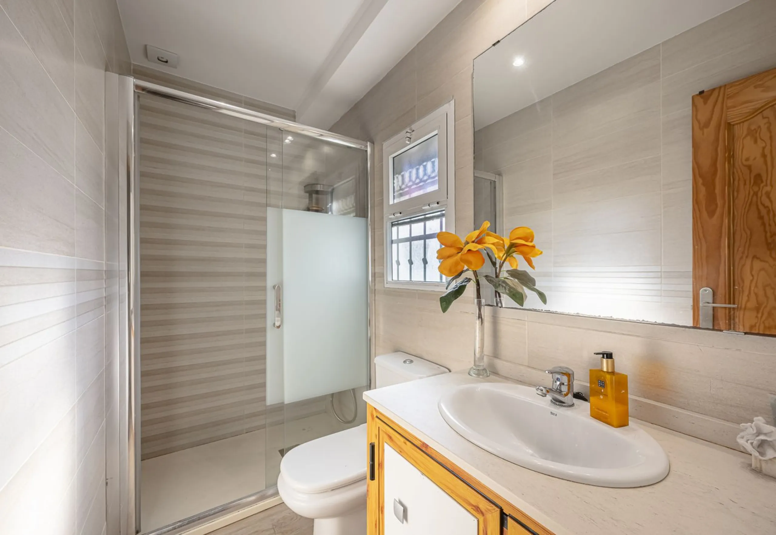 Apartment - Ground Floor Apartment в продаже в Marbella, Málaga. В доме 3 спален и 2 ванных комнат. Площадь дома 93 м²