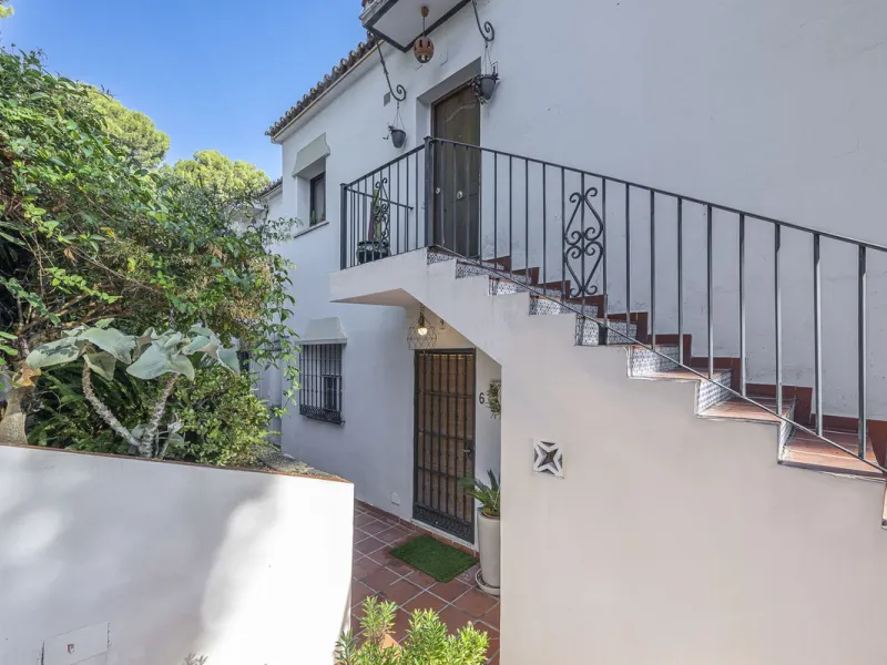 Apartment - Ground Floor Apartment в продаже в Marbella, Málaga. В доме 3 спален и 2 ванных комнат. Площадь дома 93 м²