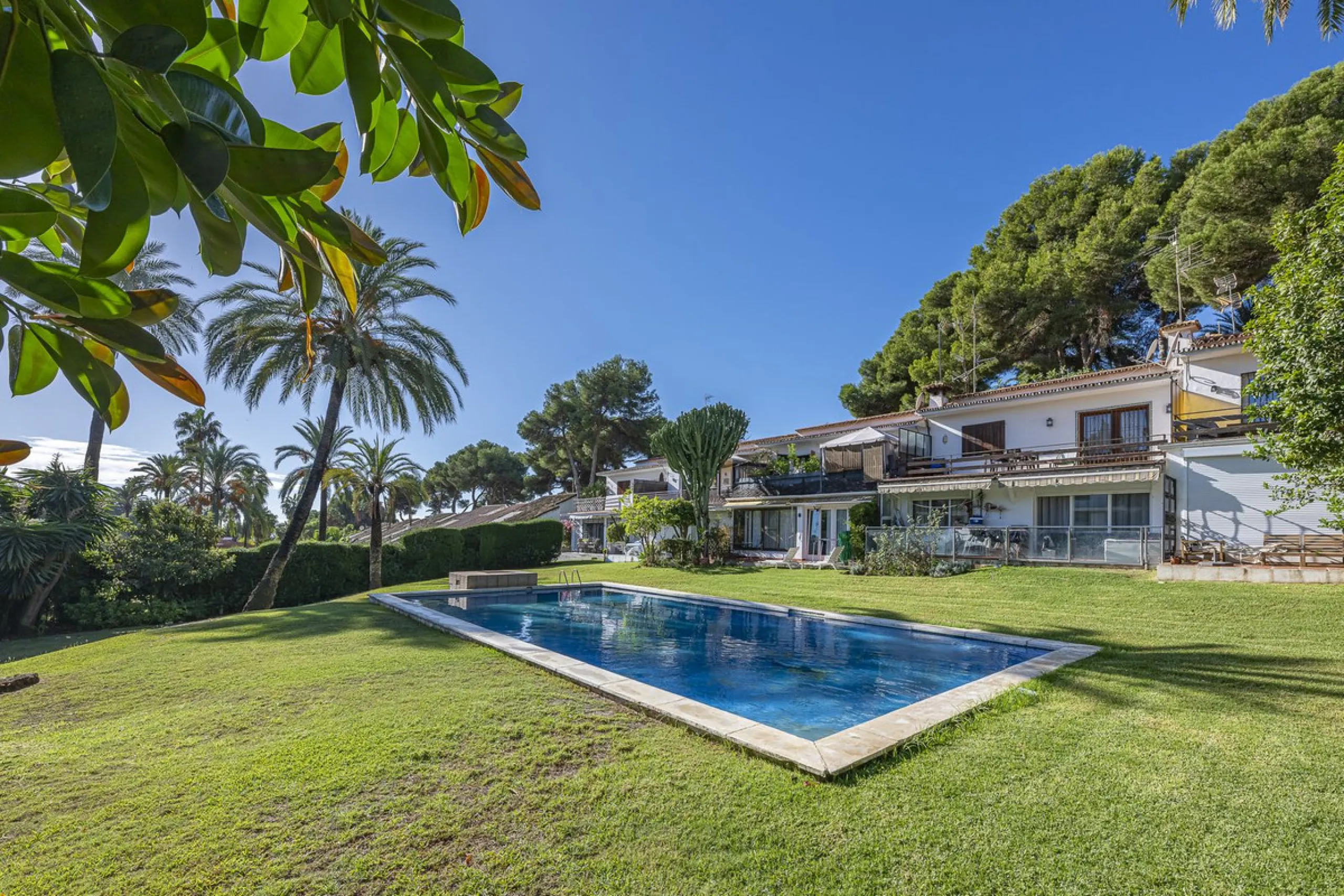 Apartment - Ground Floor Apartment в продаже в Marbella, Málaga. В доме 3 спален и 2 ванных комнат. Площадь дома 93 м²