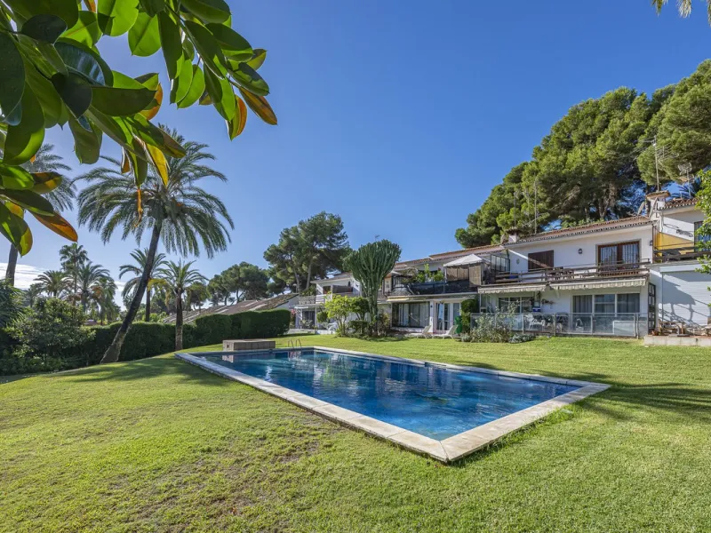 Apartment - Ground Floor Apartment в продаже в Marbella, Málaga. В доме 3 спален и 2 ванных комнат. Площадь дома 93 м²