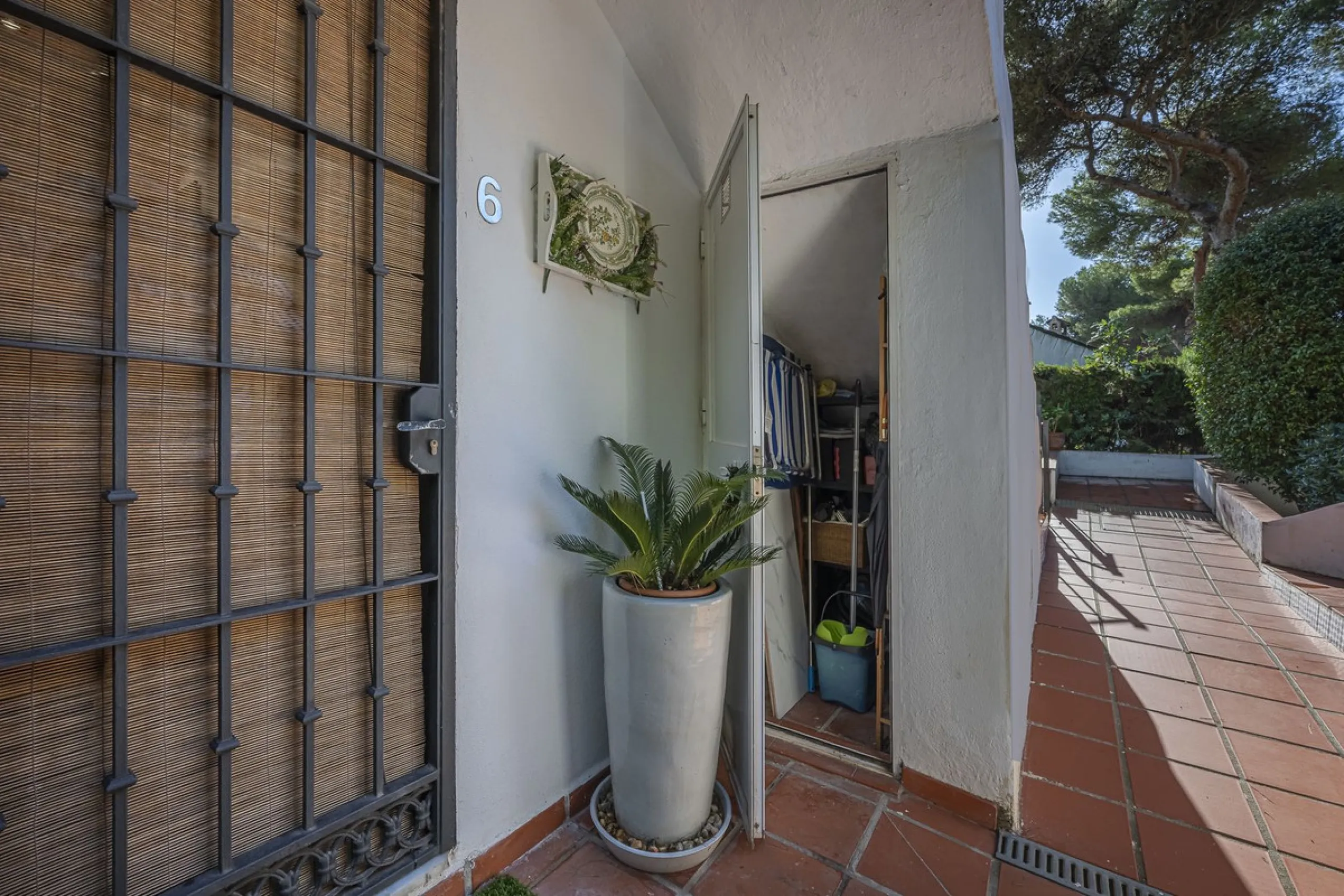 Apartment - Ground Floor Apartment в продаже в Marbella, Málaga. В доме 3 спален и 2 ванных комнат. Площадь дома 93 м²
