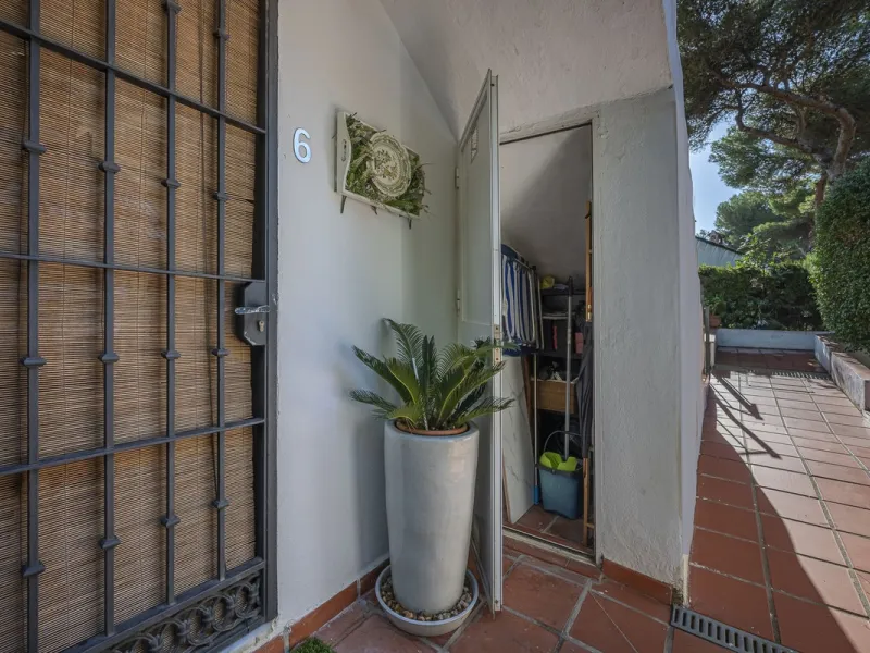 Apartment - Ground Floor Apartment в продаже в Marbella, Málaga. В доме 3 спален и 2 ванных комнат. Площадь дома 93 м²
