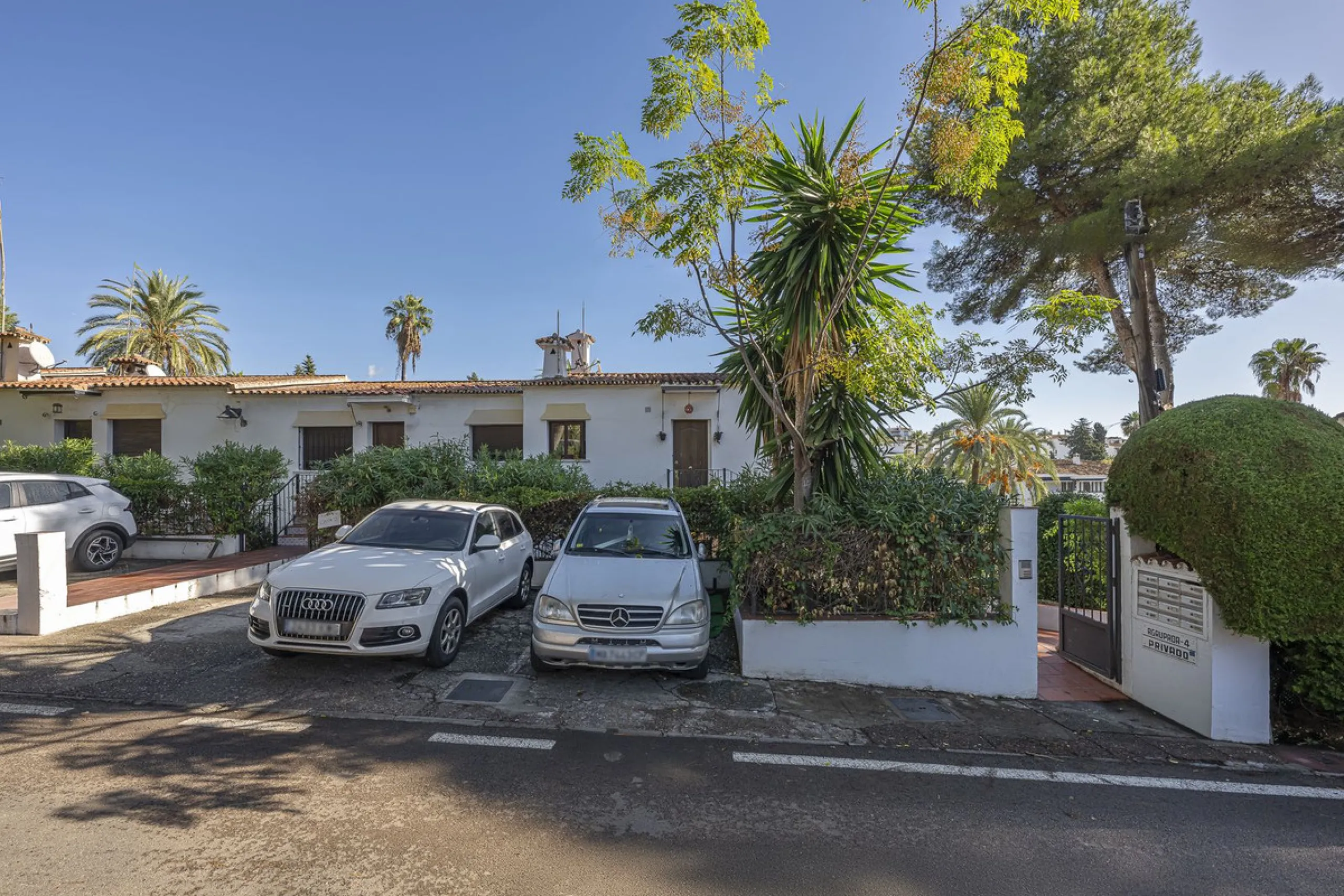 Apartment - Ground Floor Apartment в продаже в Marbella, Málaga. В доме 3 спален и 2 ванных комнат. Площадь дома 93 м²