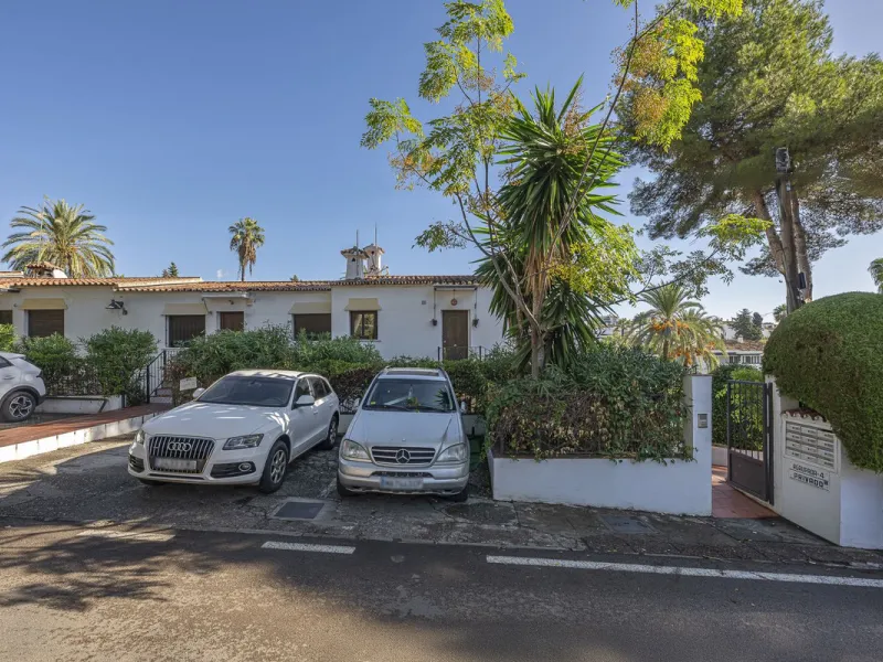 Apartment - Ground Floor Apartment в продаже в Marbella, Málaga. В доме 3 спален и 2 ванных комнат. Площадь дома 93 м²