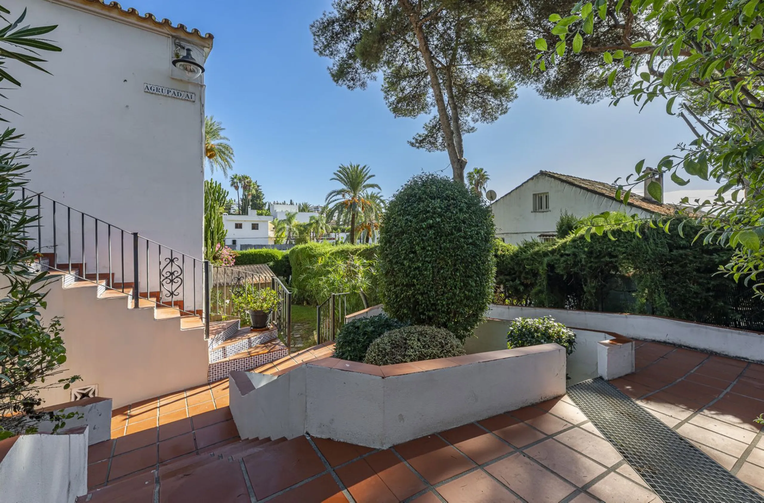 Apartment - Ground Floor Apartment в продаже в Marbella, Málaga. В доме 3 спален и 2 ванных комнат. Площадь дома 93 м²