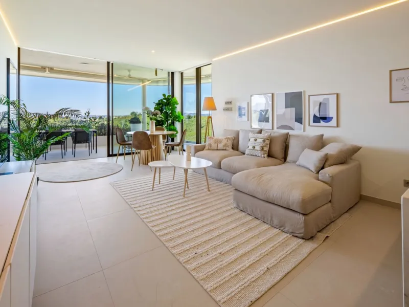 This two bedrom apartment with panoramic sea view in Valley Collection  ,a corner terrace of 60 m2 that wraps around the apartment   is part of the exclusive Higueron community .It boasts one of Spains largest training centers with many different activiti