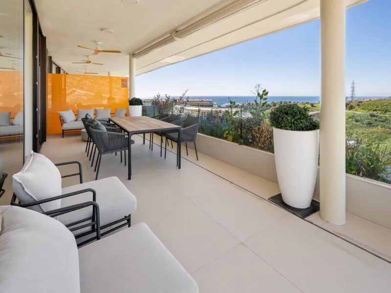 This two bedrom apartment with panoramic sea view in Valley Collection  ,a corner terrace of 60 m2 that wraps around the apartment   is part of the exclusive Higueron community .It boasts one of Spains largest training centers with many different activiti