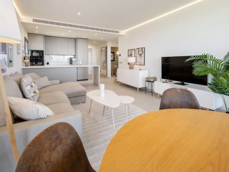 This two bedrom apartment with panoramic sea view in Valley Collection  ,a corner terrace of 60 m2 that wraps around the apartment   is part of the exclusive Higueron community .It boasts one of Spains largest training centers with many different activiti
