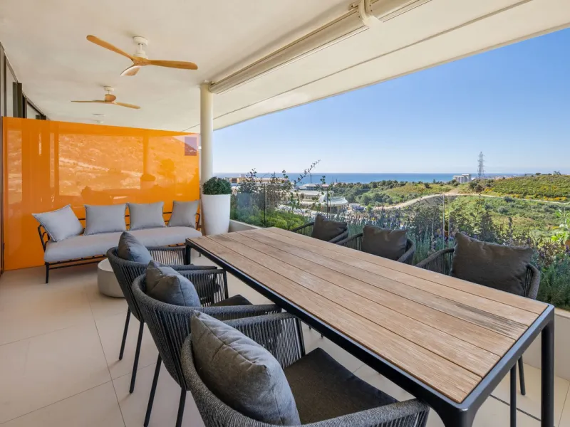 This two bedrom apartment with panoramic sea view in Valley Collection  ,a corner terrace of 60 m2 that wraps around the apartment   is part of the exclusive Higueron community .It boasts one of Spains largest training centers with many different activiti