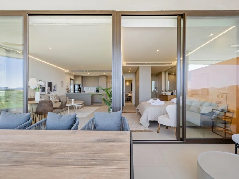 This two bedrom apartment with panoramic sea view in Valley Collection  ,a corner terrace of 60 m2 that wraps around the apartment   is part of the exclusive Higueron community .It boasts one of Spains largest training centers with many different activiti