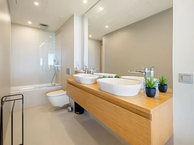 This two bedrom apartment with panoramic sea view in Valley Collection  ,a corner terrace of 60 m2 that wraps around the apartment   is part of the exclusive Higueron community .It boasts one of Spains largest training centers with many different activiti
