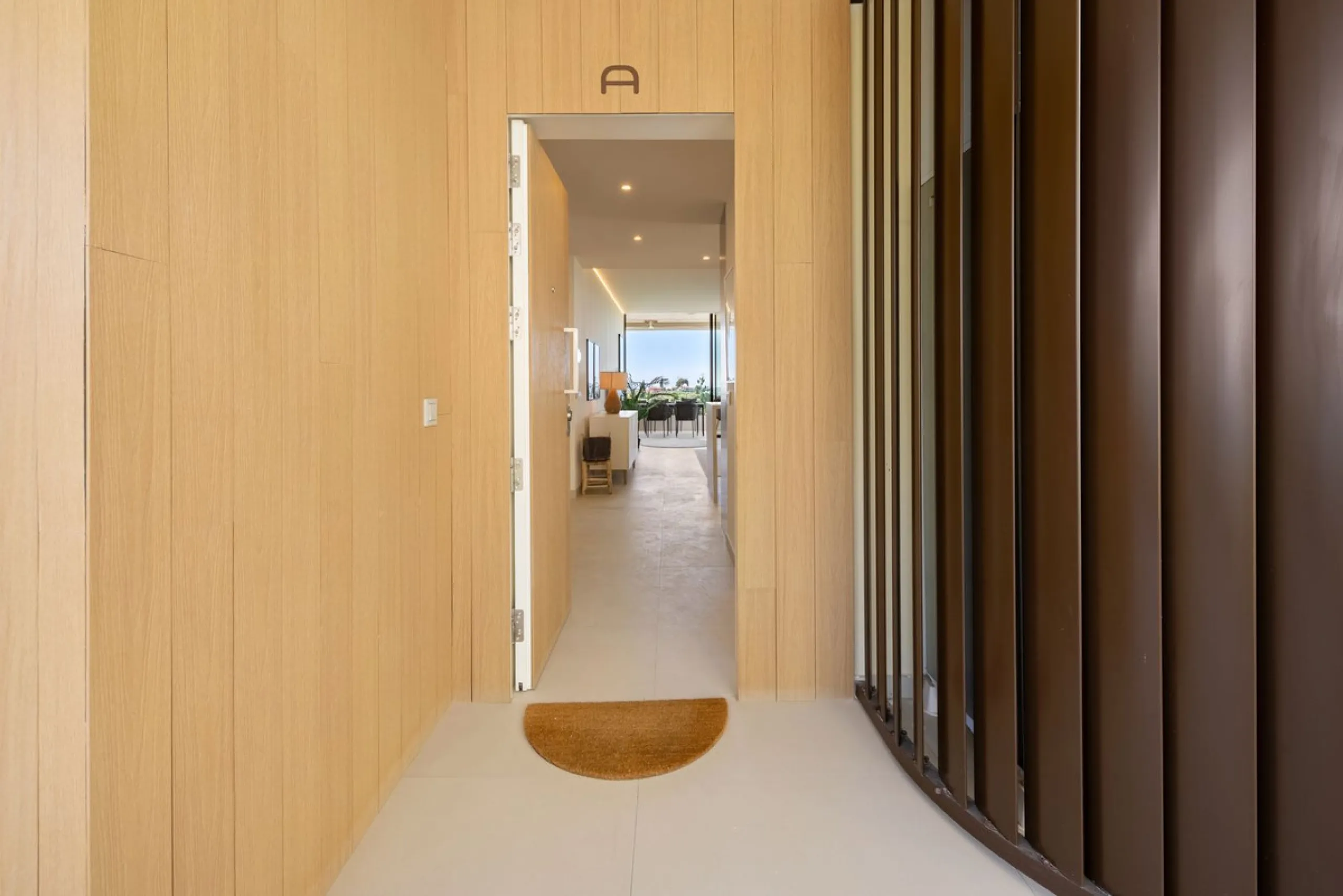 This two bedrom apartment with panoramic sea view in Valley Collection  ,a corner terrace of 60 m2 that wraps around the apartment   is part of the exclusive Higueron community .It boasts one of Spains largest training centers with many different activiti