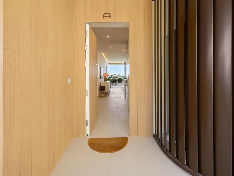 This two bedrom apartment with panoramic sea view in Valley Collection  ,a corner terrace of 60 m2 that wraps around the apartment   is part of the exclusive Higueron community .It boasts one of Spains largest training centers with many different activiti