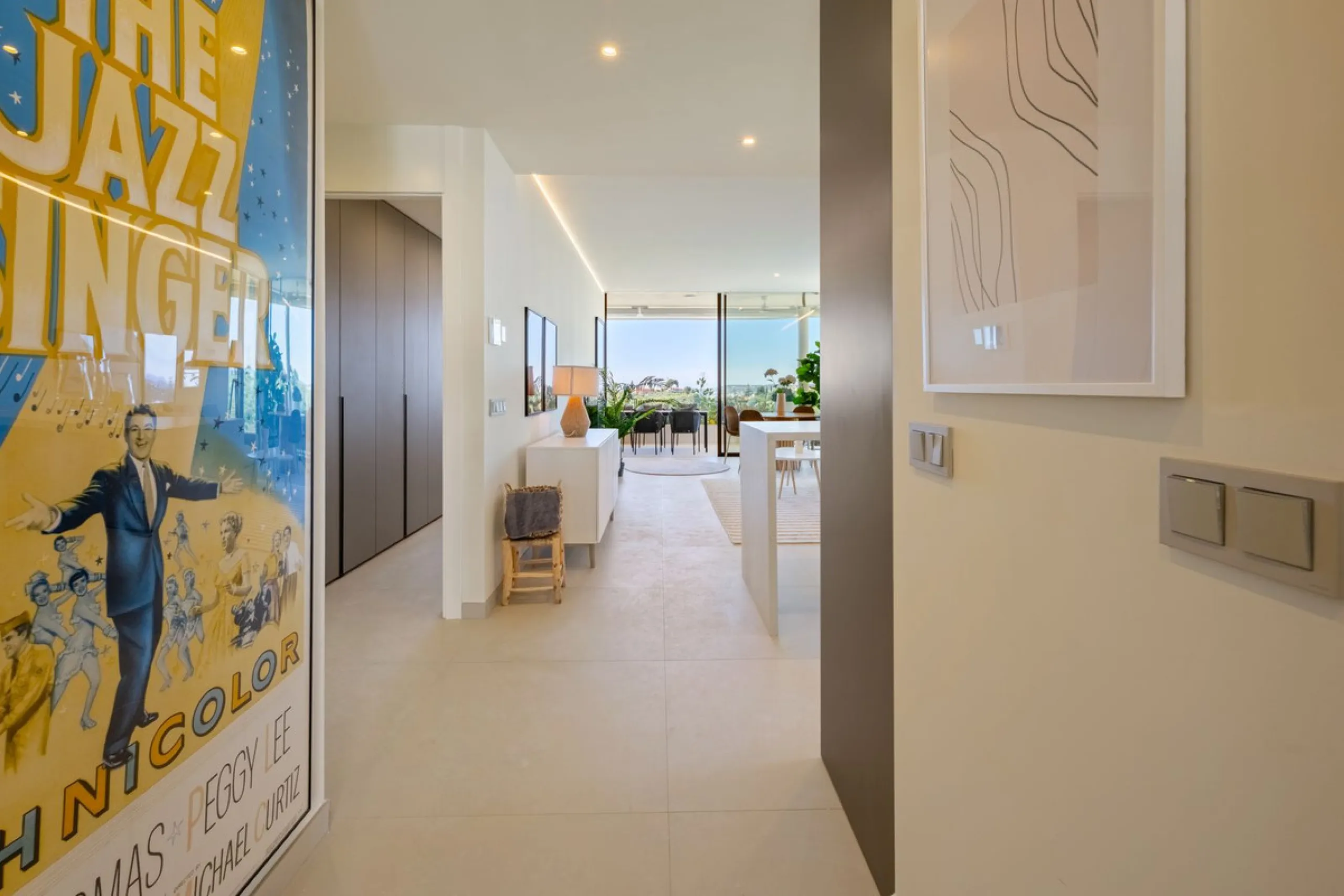 This two bedrom apartment with panoramic sea view in Valley Collection  ,a corner terrace of 60 m2 that wraps around the apartment   is part of the exclusive Higueron community .It boasts one of Spains largest training centers with many different activiti