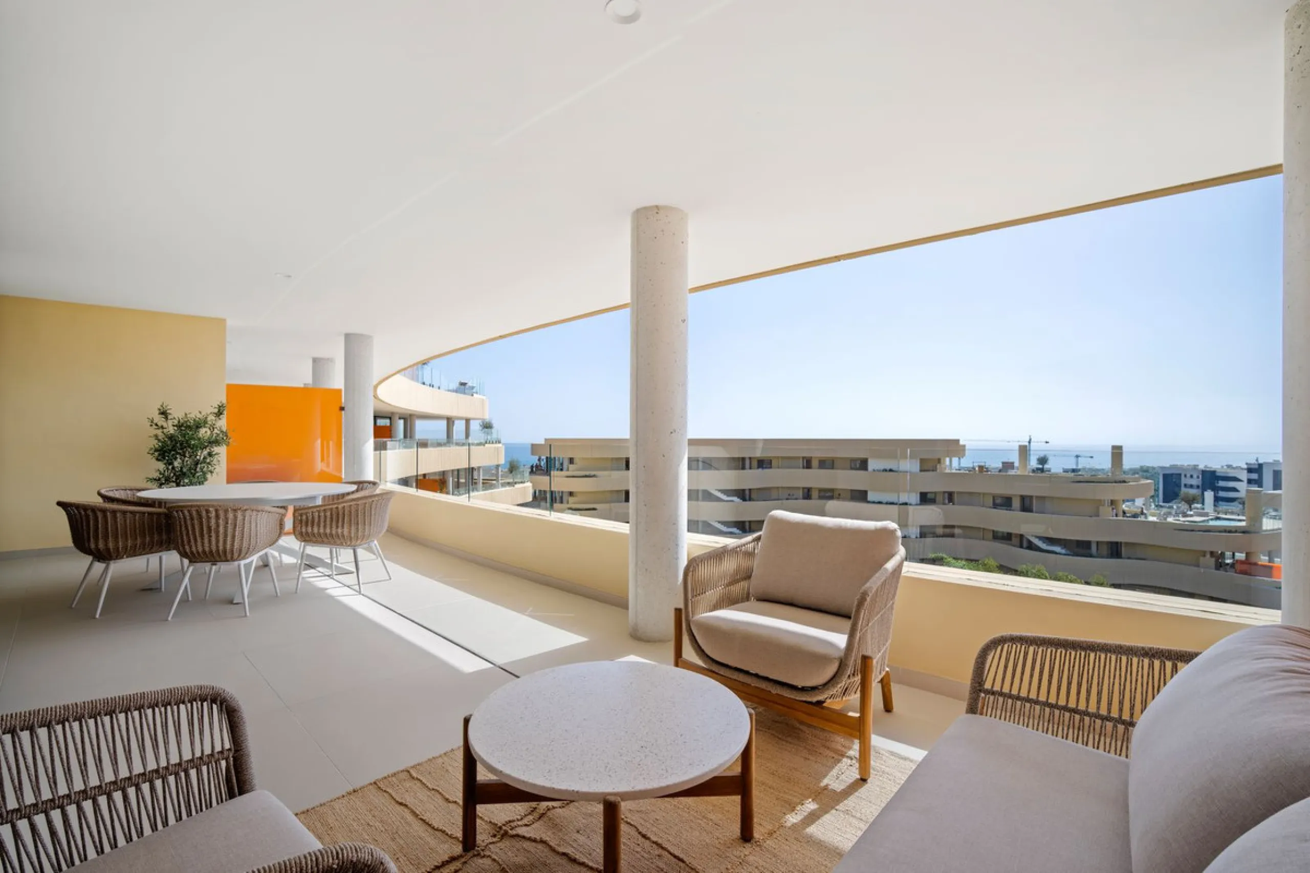 Apartment - Middle Floor Apartment в продаже в Fuengirola, Málaga. В доме 3 спален и 2 ванных комнат. Площадь дома 110 м²