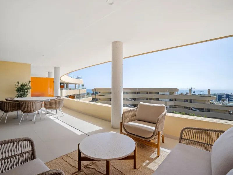 Apartment - Middle Floor Apartment в продаже в Fuengirola, Málaga. В доме 3 спален и 2 ванных комнат. Площадь дома 110 м²