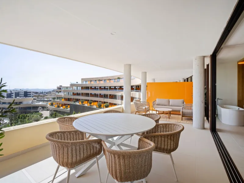 Apartment - Middle Floor Apartment в продаже в Fuengirola, Málaga. В доме 3 спален и 2 ванных комнат. Площадь дома 110 м²