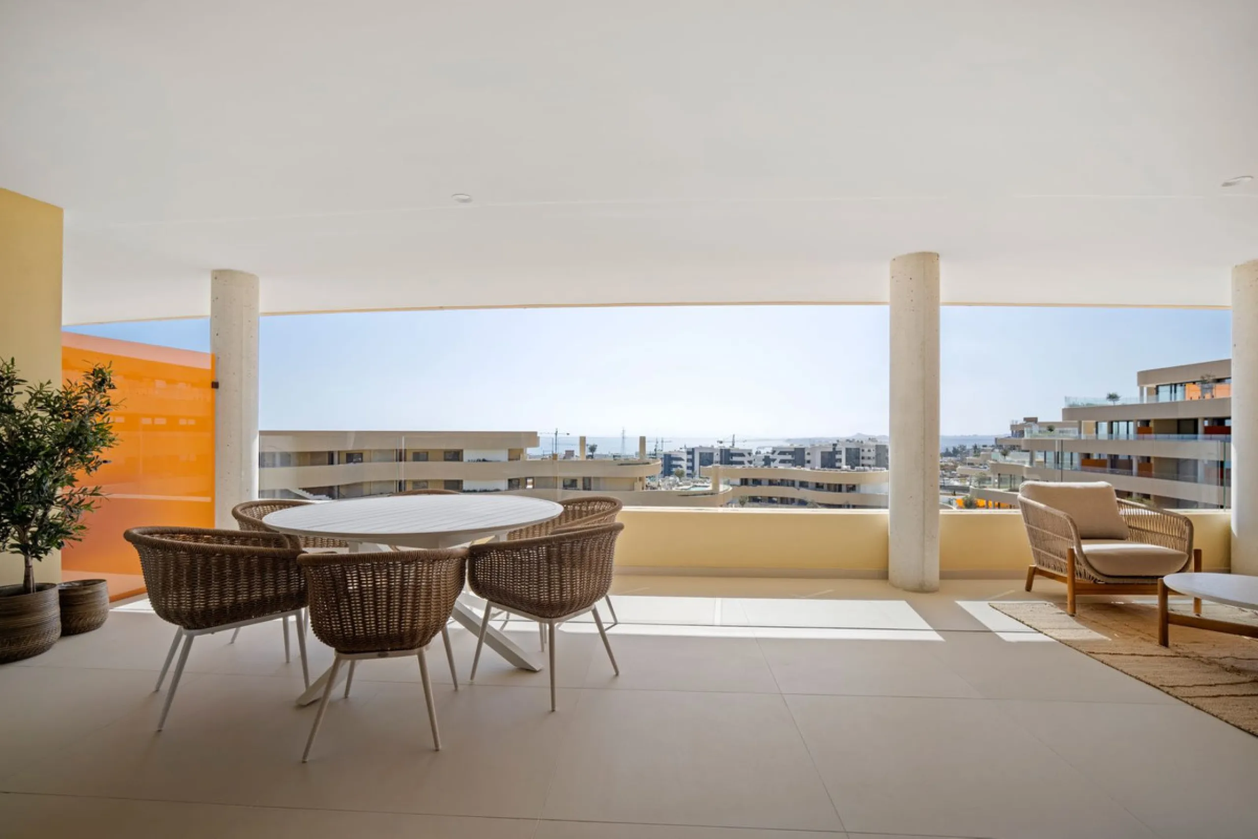Apartment - Middle Floor Apartment в продаже в Fuengirola, Málaga. В доме 3 спален и 2 ванных комнат. Площадь дома 110 м²