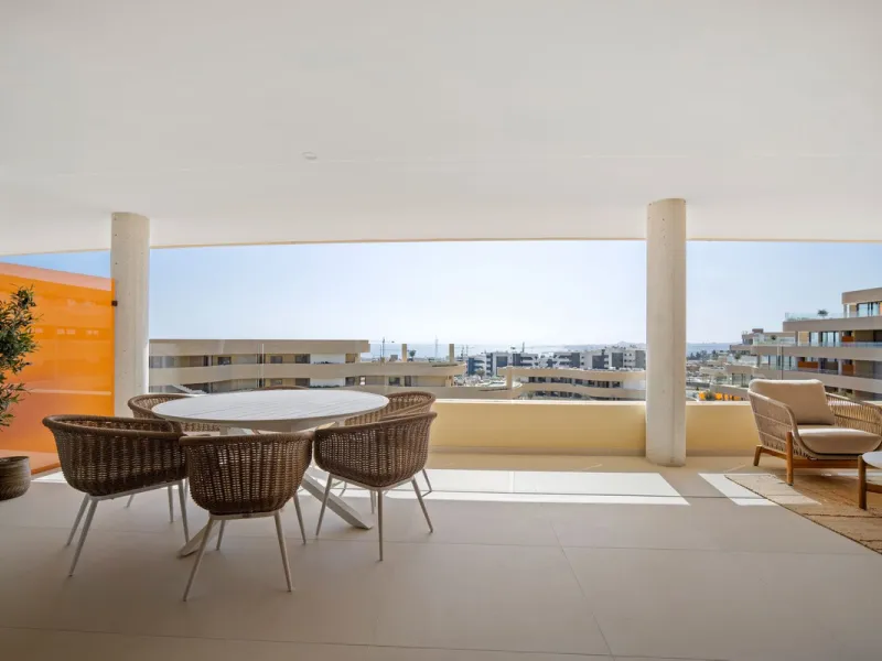 Apartment - Middle Floor Apartment в продаже в Fuengirola, Málaga. В доме 3 спален и 2 ванных комнат. Площадь дома 110 м²