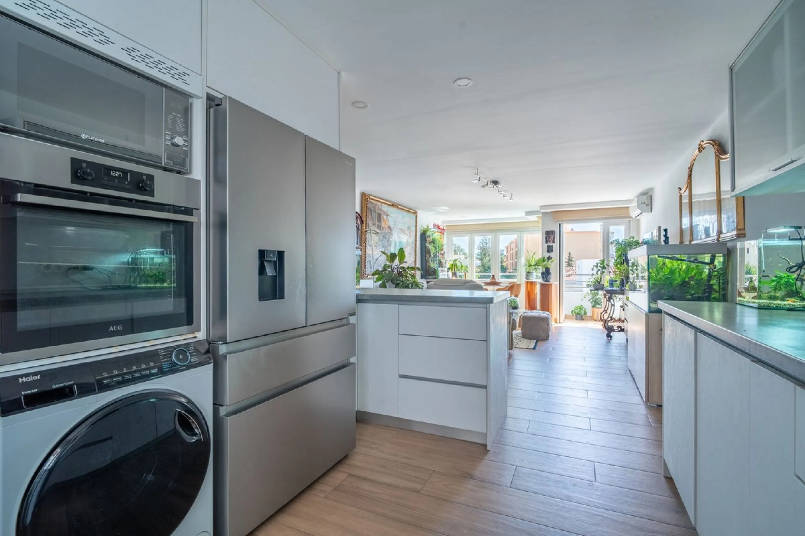 Discover this magnificent apartment in El Palo, one of the most sought-after areas of Málaga. With 4 spacious bedrooms and 2 full bathrooms, this home offers the perfect space for families or for those seeking comfort and quality of life by the sea.