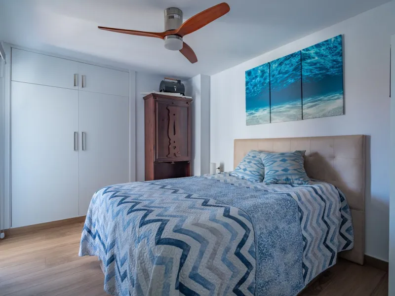 Discover this magnificent apartment in El Palo, one of the most sought-after areas of Málaga. With 4 spacious bedrooms and 2 full bathrooms, this home offers the perfect space for families or for those seeking comfort and quality of life by the sea.
