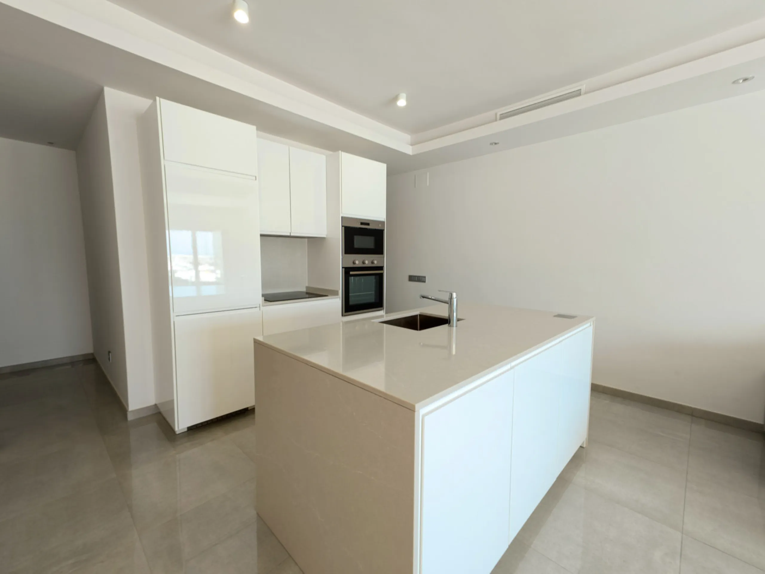 Apartment - Middle Floor Apartment в продаже в Marbella, Málaga. В доме 2 спален и 3 ванных комнат. Площадь дома 81 м²