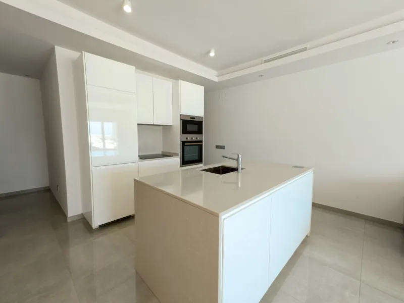 Apartment - Middle Floor Apartment в продаже в Marbella, Málaga. В доме 2 спален и 3 ванных комнат. Площадь дома 81 м²