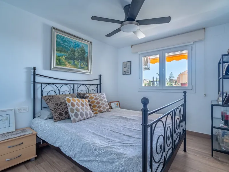 Discover this magnificent apartment in El Palo, one of the most sought-after areas of Málaga. With 4 spacious bedrooms and 2 full bathrooms, this home offers the perfect space for families or for those seeking comfort and quality of life by the sea.