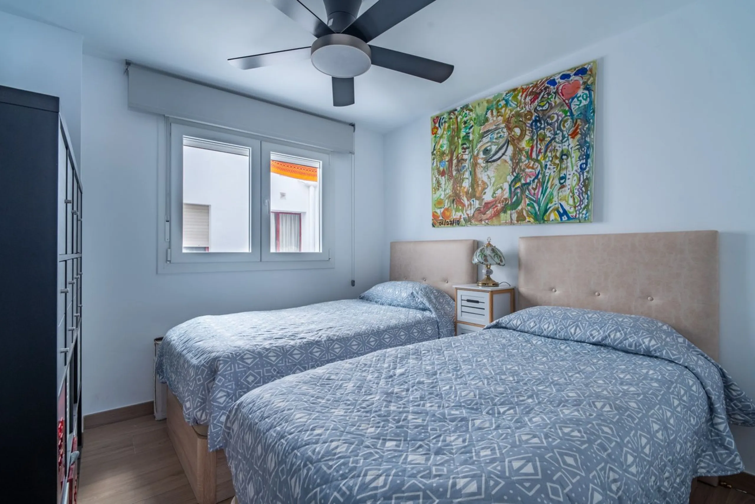 Discover this magnificent apartment in El Palo, one of the most sought-after areas of Málaga. With 4 spacious bedrooms and 2 full bathrooms, this home offers the perfect space for families or for those seeking comfort and quality of life by the sea.