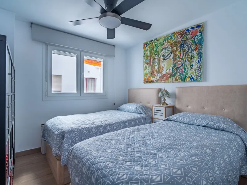 Discover this magnificent apartment in El Palo, one of the most sought-after areas of Málaga. With 4 spacious bedrooms and 2 full bathrooms, this home offers the perfect space for families or for those seeking comfort and quality of life by the sea.