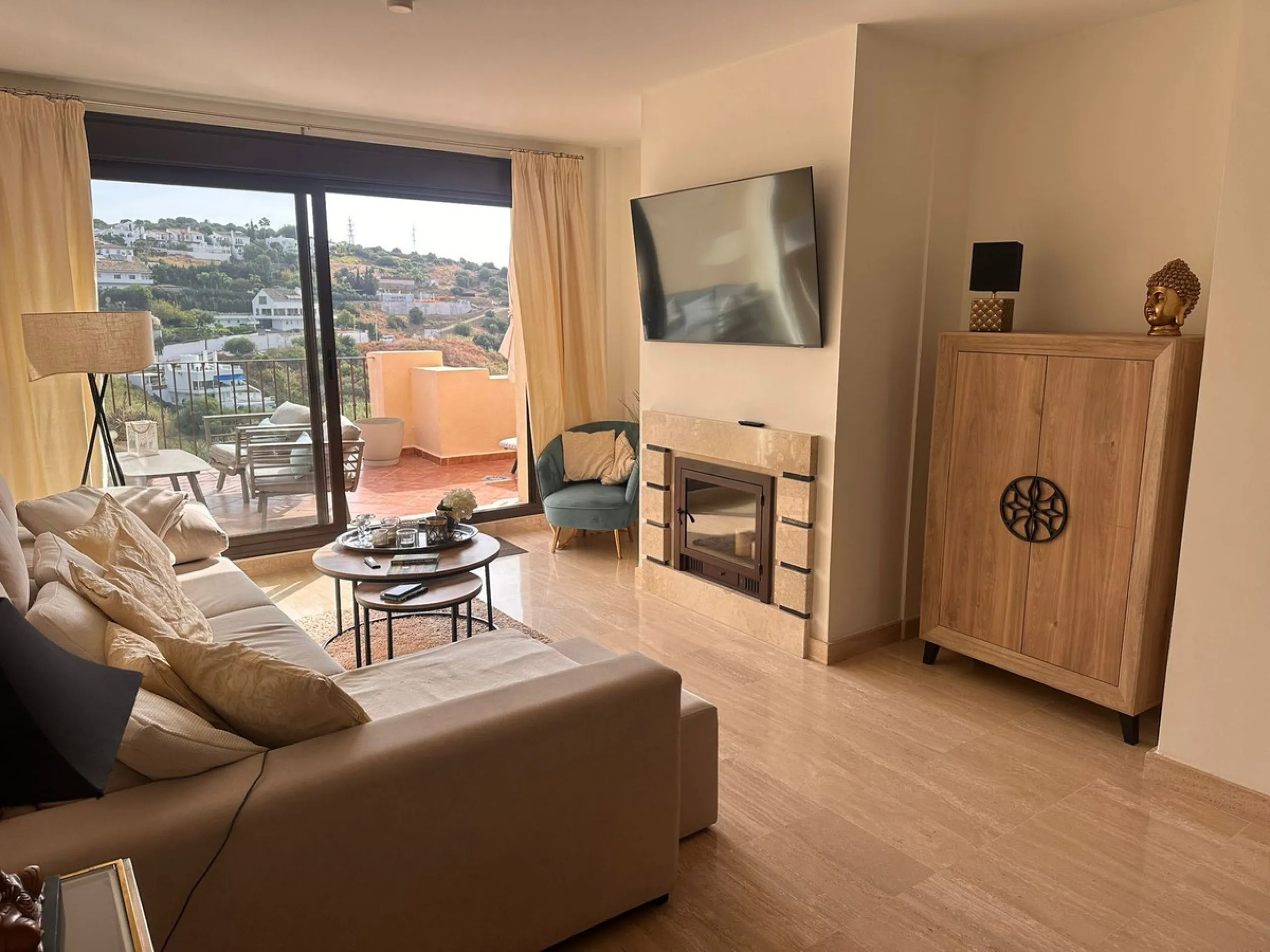 Opportunity! Penthouse on 1st line Azata Golf in Estepona fully furnished and equipped - ready to move in or rent out.
