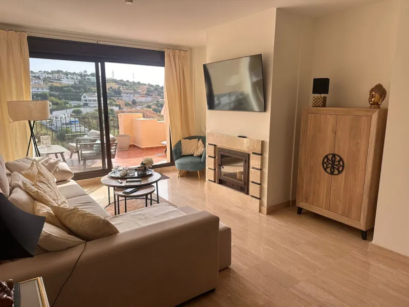 Opportunity! Penthouse on 1st line Azata Golf in Estepona fully furnished and equipped - ready to move in or rent out.