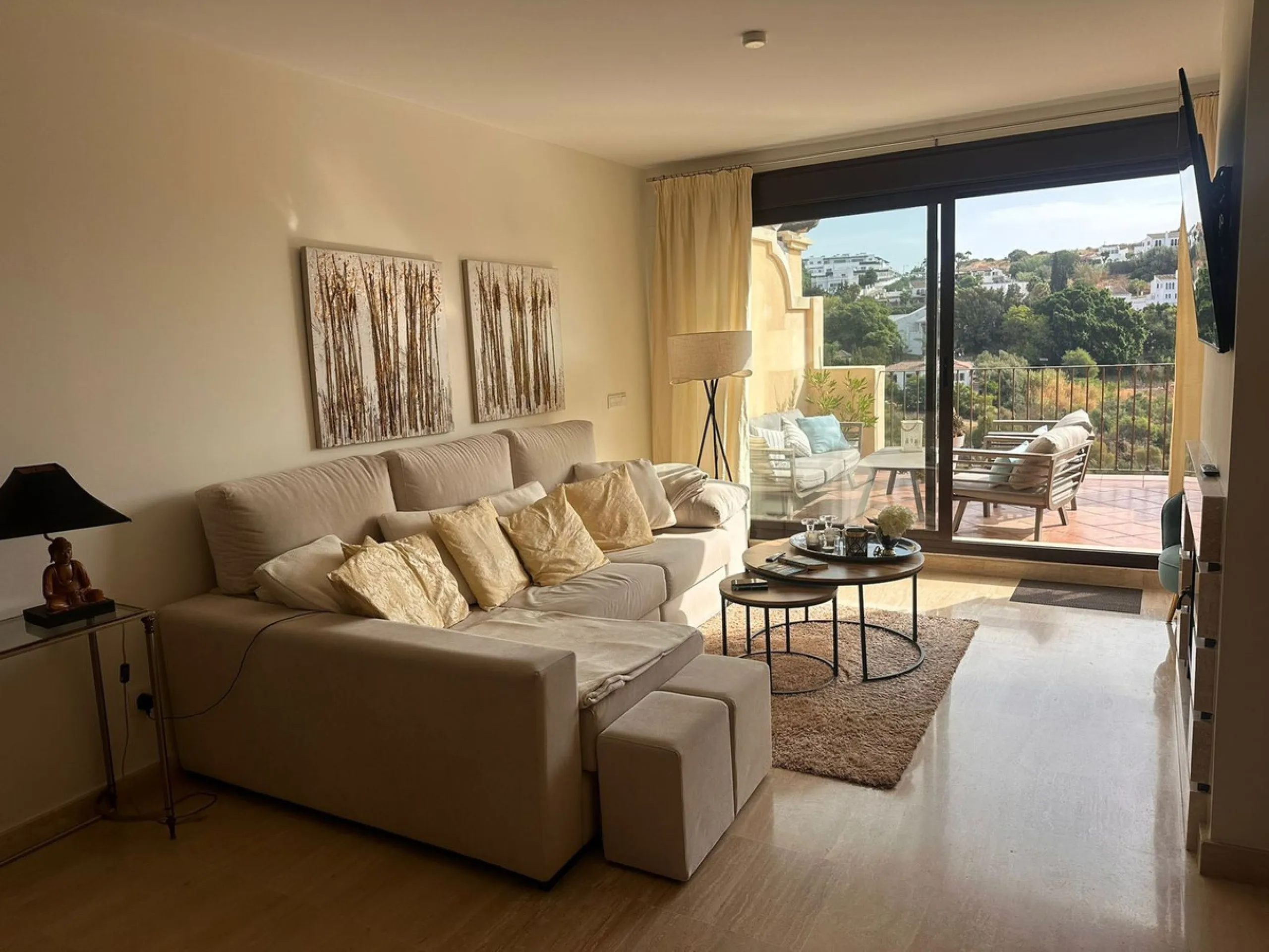 Opportunity! Penthouse on 1st line Azata Golf in Estepona fully furnished and equipped - ready to move in or rent out.
