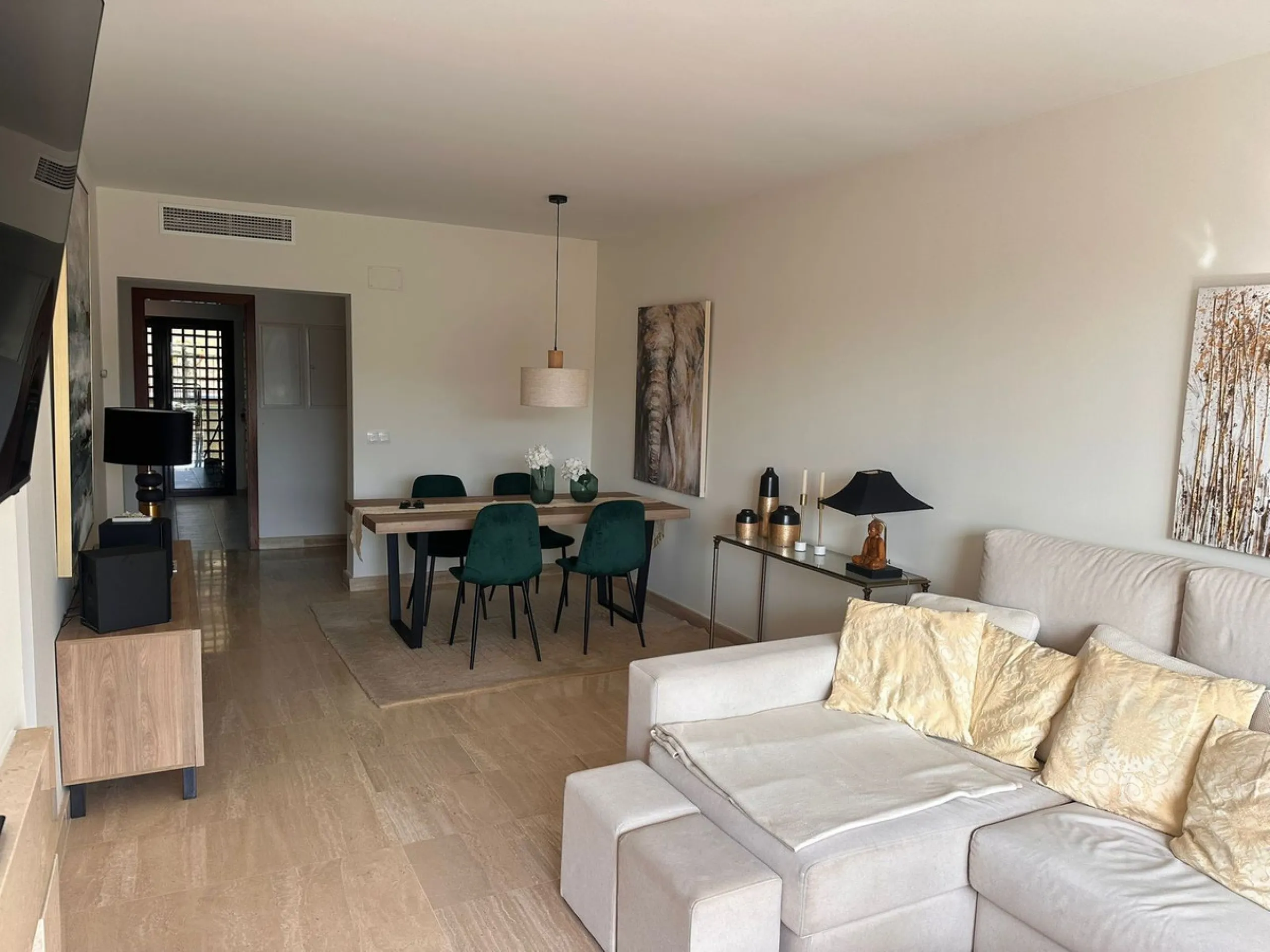 Opportunity! Penthouse on 1st line Azata Golf in Estepona fully furnished and equipped - ready to move in or rent out.