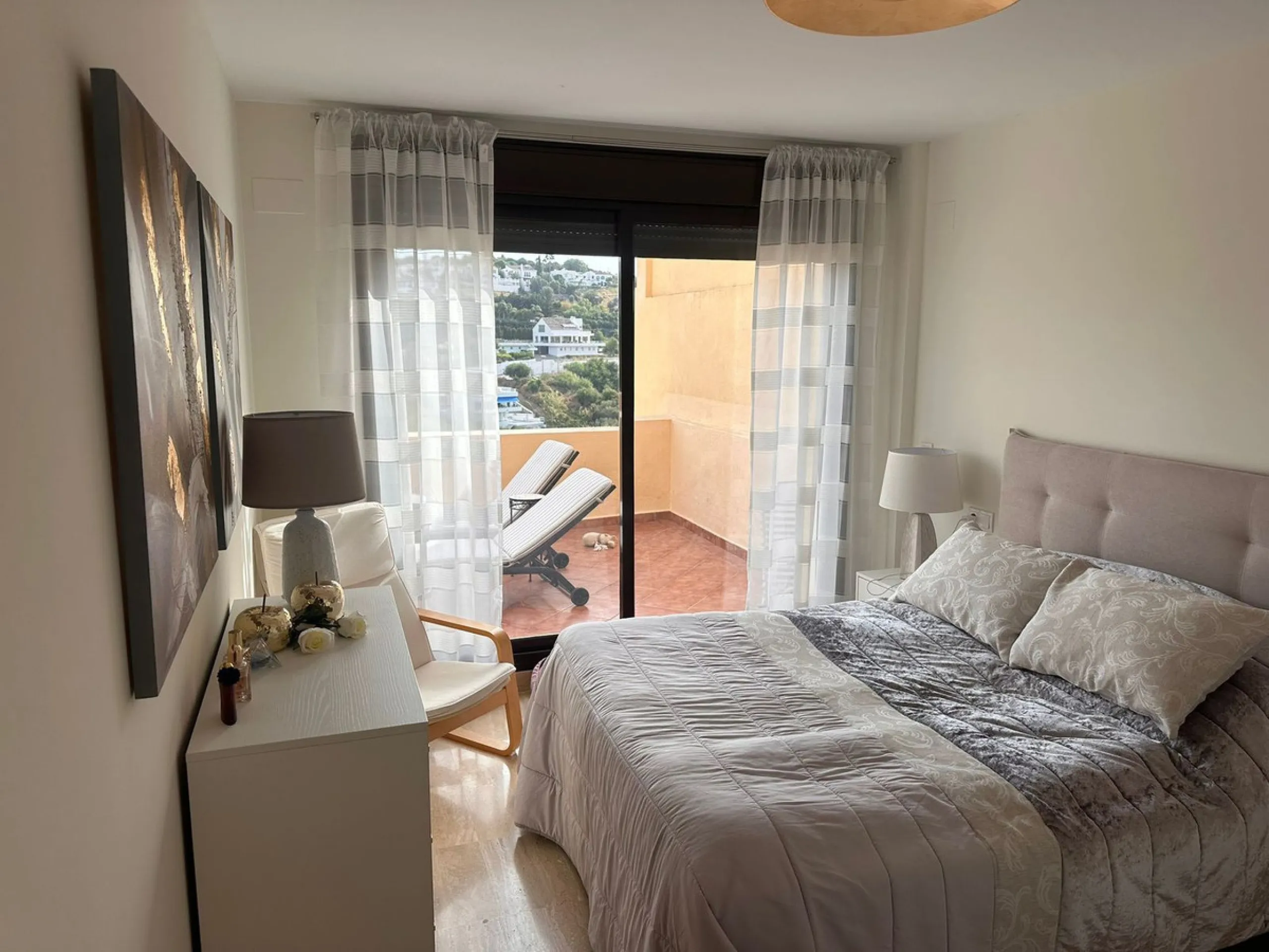 Opportunity! Penthouse on 1st line Azata Golf in Estepona fully furnished and equipped - ready to move in or rent out.
