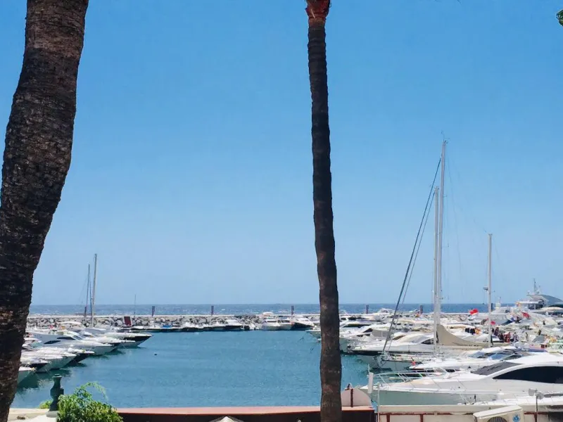 Apartment - Middle Floor Apartment в продаже в Marbella, Málaga. В доме 2 спален и 3 ванных комнат. Площадь дома 81 м²