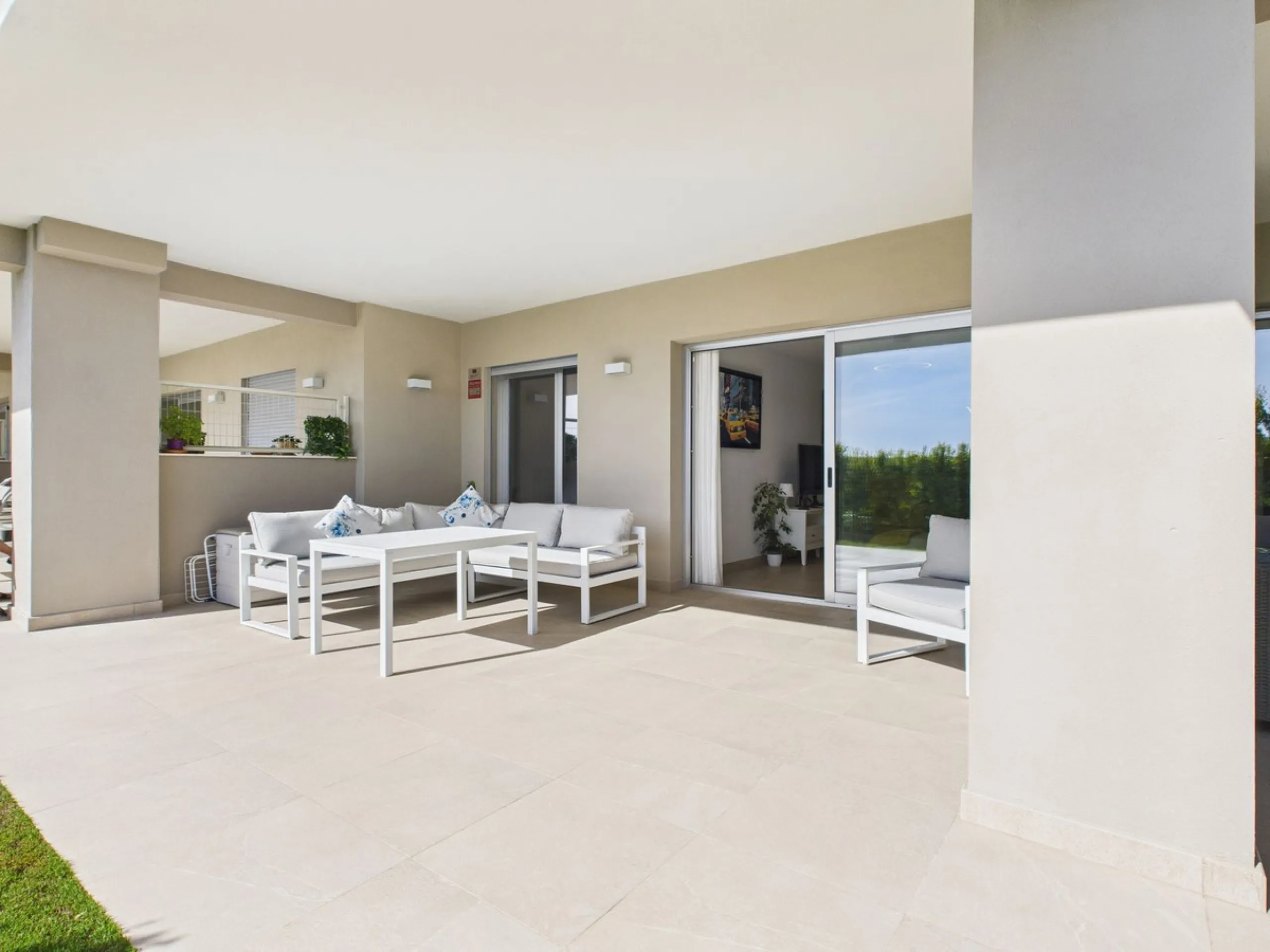 Modern 2-Bedroom Ground Floor Apartment – Sunny Golf, Estepona