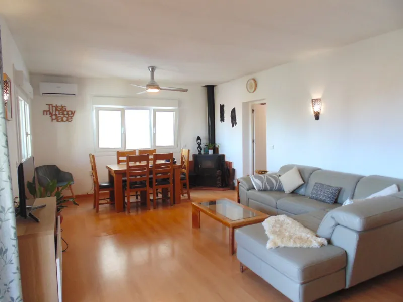 Excellent detached villa with private pool in a very convenient location between Arroyo de la Miel town centre and the motorway, giving easy access to Malaga.  The area is quiet and residential, and easy walking distance to the Norwegian School and the CE