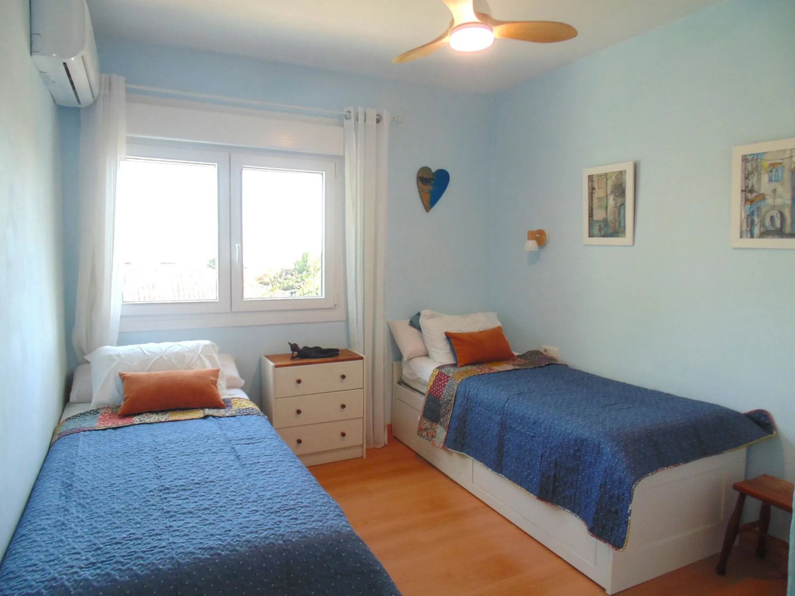 Excellent detached villa with private pool in a very convenient location between Arroyo de la Miel town centre and the motorway, giving easy access to Malaga.  The area is quiet and residential, and easy walking distance to the Norwegian School and the CE