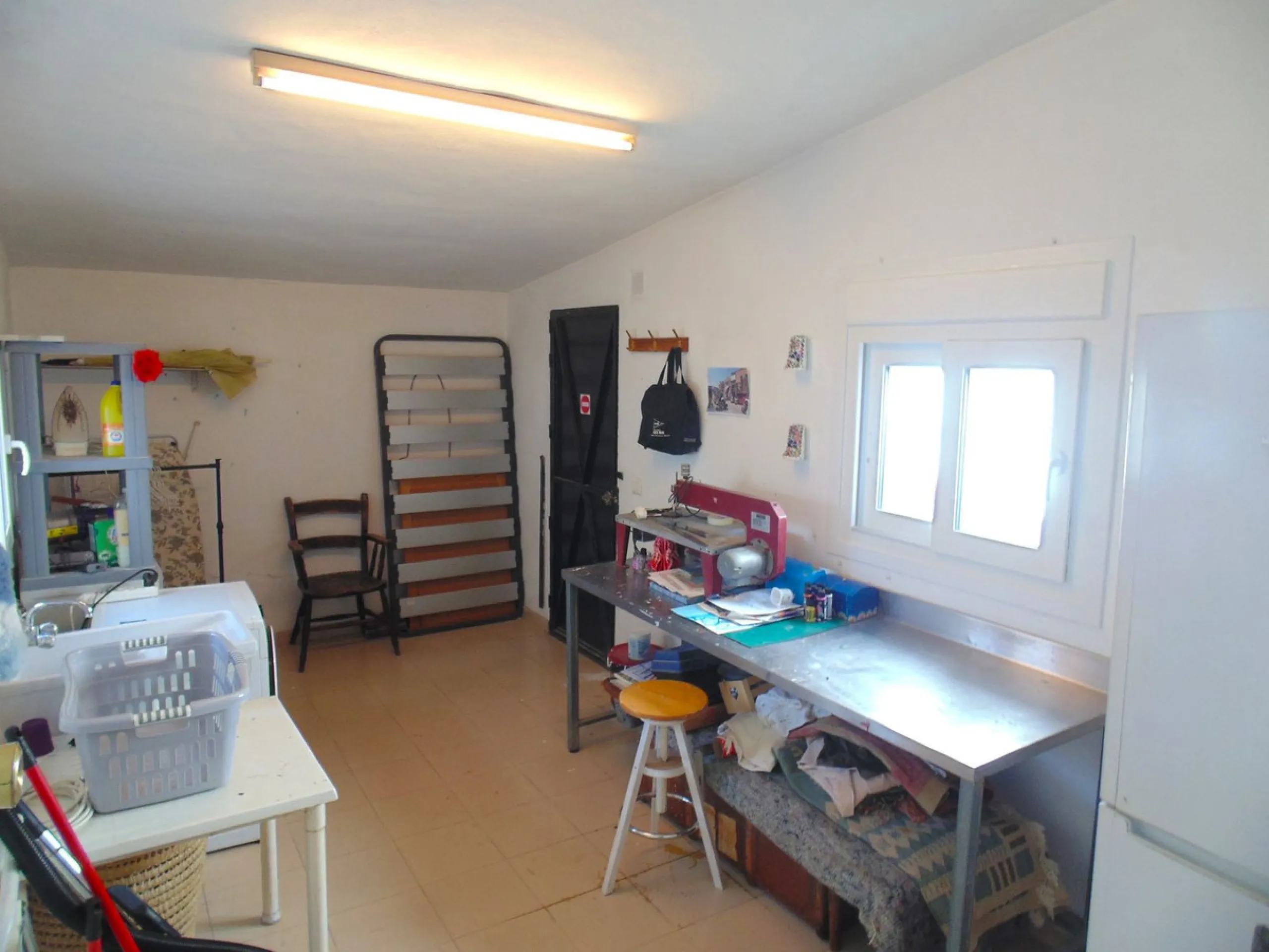 Excellent detached villa with private pool in a very convenient location between Arroyo de la Miel town centre and the motorway, giving easy access to Malaga.  The area is quiet and residential, and easy walking distance to the Norwegian School and the CE