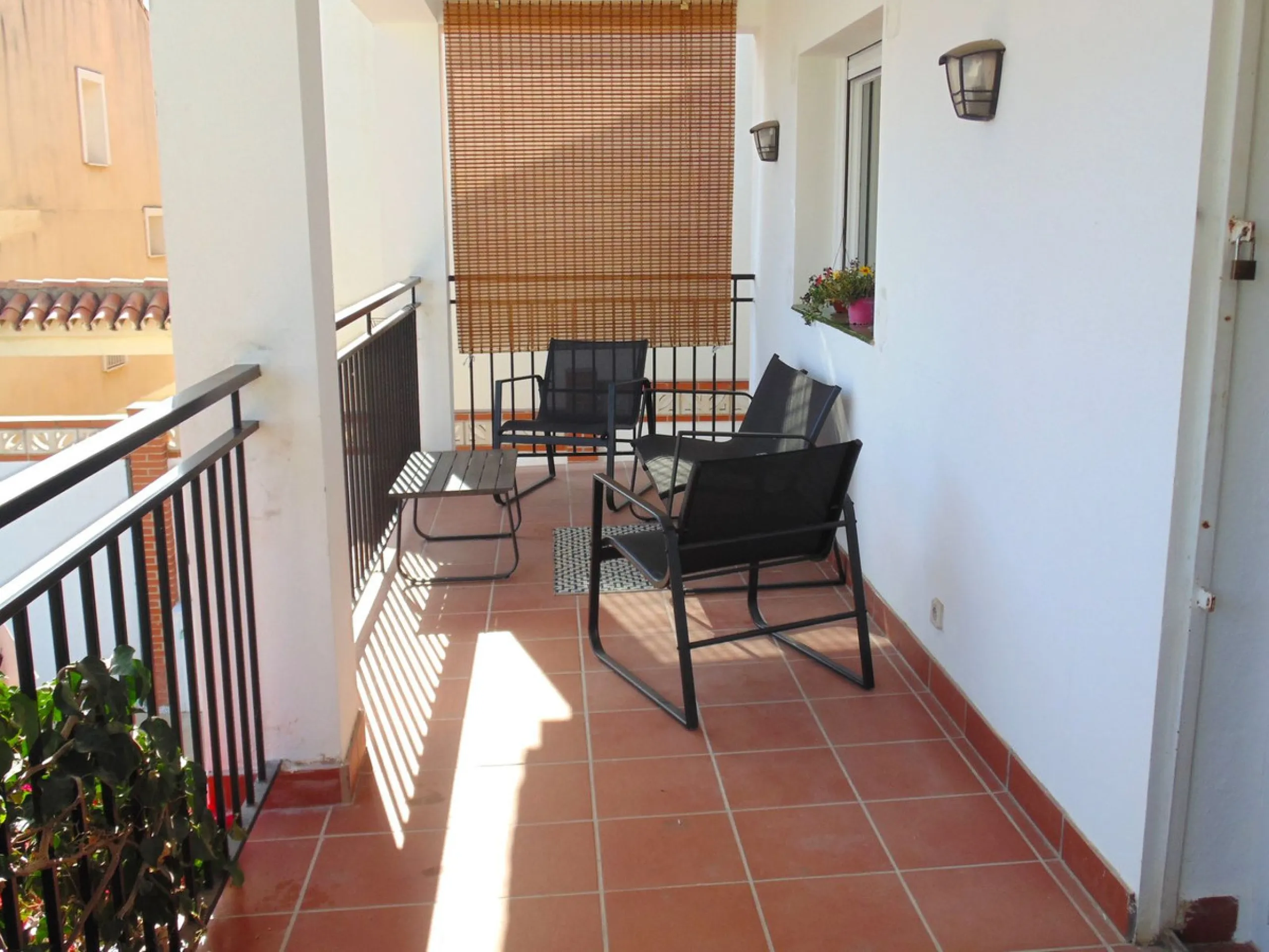 Excellent detached villa with private pool in a very convenient location between Arroyo de la Miel town centre and the motorway, giving easy access to Malaga.  The area is quiet and residential, and easy walking distance to the Norwegian School and the CE