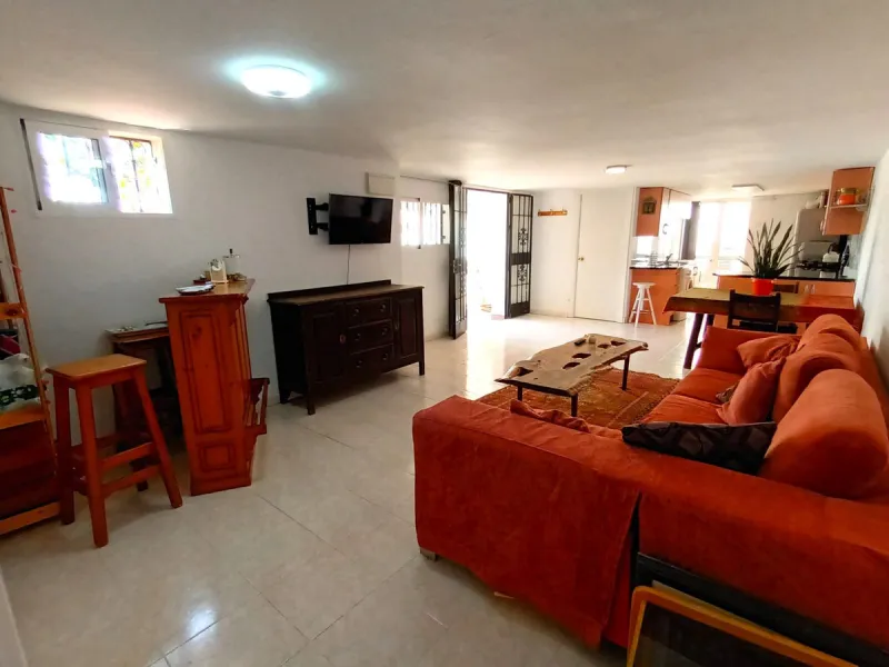 Excellent detached villa with private pool in a very convenient location between Arroyo de la Miel town centre and the motorway, giving easy access to Malaga.  The area is quiet and residential, and easy walking distance to the Norwegian School and the CE