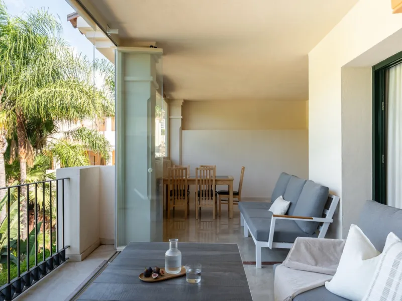 This charming property offers a very convenient floorplan with three bedrooms, two bathrooms, and a guest toilet. Presented in its original yet well-maintained condition, it provides a wonderful opportunity to personalize while preserving its timeless cha