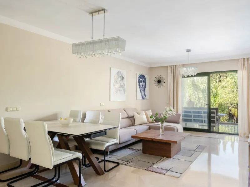 This charming property offers a very convenient floorplan with three bedrooms, two bathrooms, and a guest toilet. Presented in its original yet well-maintained condition, it provides a wonderful opportunity to personalize while preserving its timeless cha