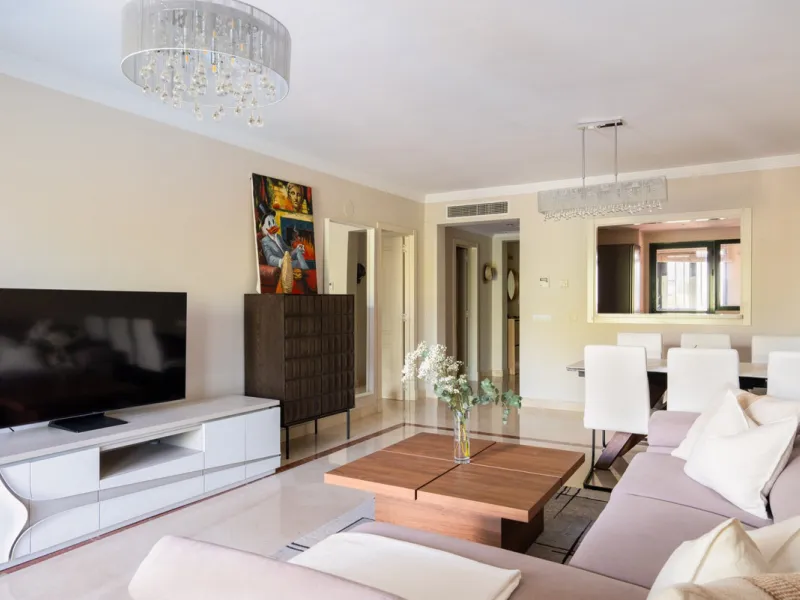 This charming property offers a very convenient floorplan with three bedrooms, two bathrooms, and a guest toilet. Presented in its original yet well-maintained condition, it provides a wonderful opportunity to personalize while preserving its timeless cha