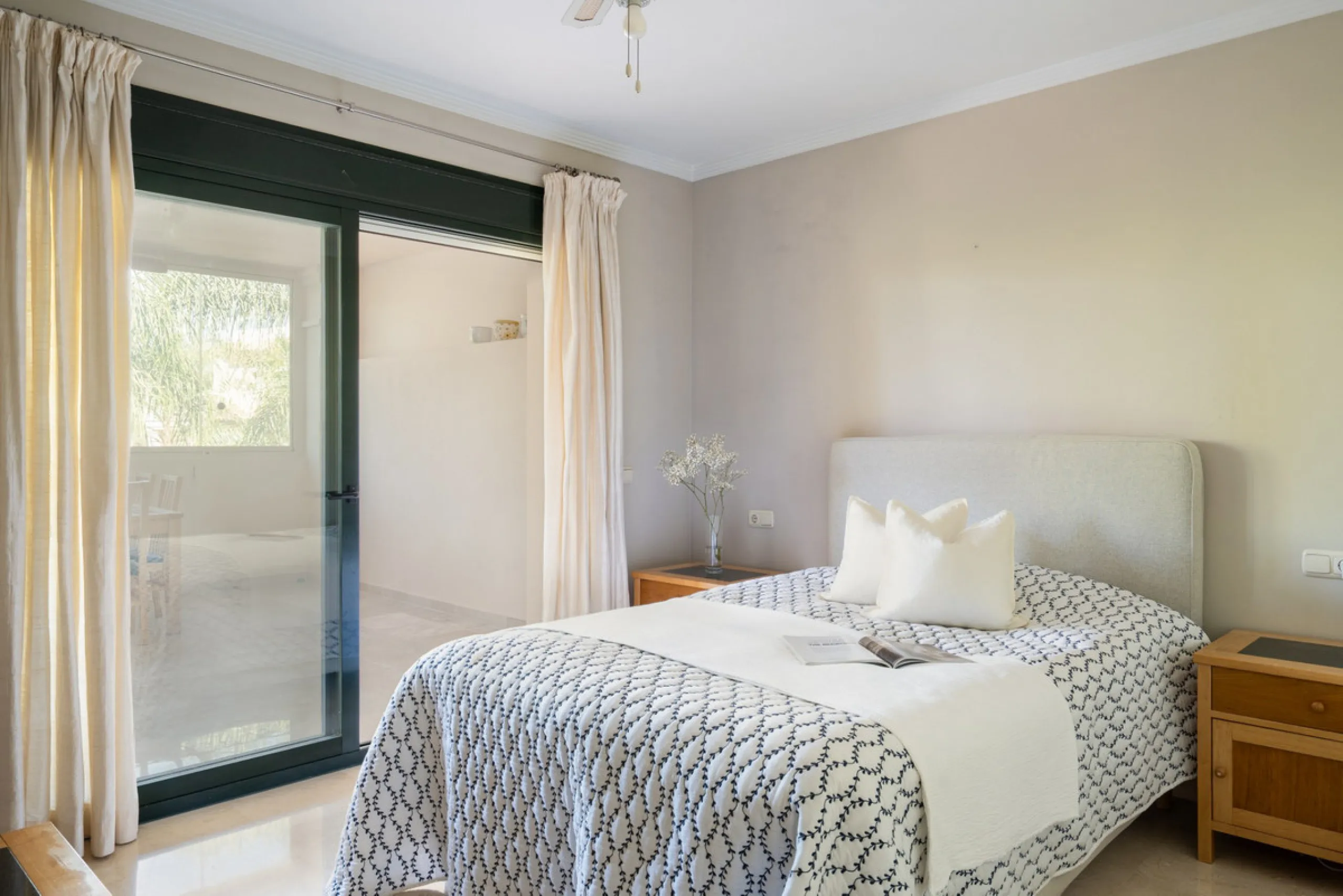 This charming property offers a very convenient floorplan with three bedrooms, two bathrooms, and a guest toilet. Presented in its original yet well-maintained condition, it provides a wonderful opportunity to personalize while preserving its timeless cha