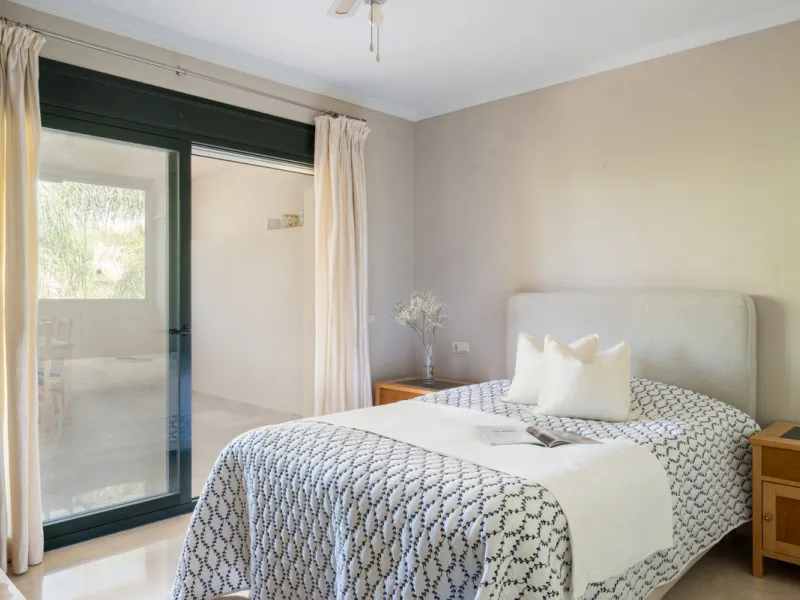 This charming property offers a very convenient floorplan with three bedrooms, two bathrooms, and a guest toilet. Presented in its original yet well-maintained condition, it provides a wonderful opportunity to personalize while preserving its timeless cha