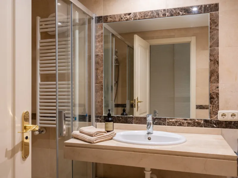 This charming property offers a very convenient floorplan with three bedrooms, two bathrooms, and a guest toilet. Presented in its original yet well-maintained condition, it provides a wonderful opportunity to personalize while preserving its timeless cha