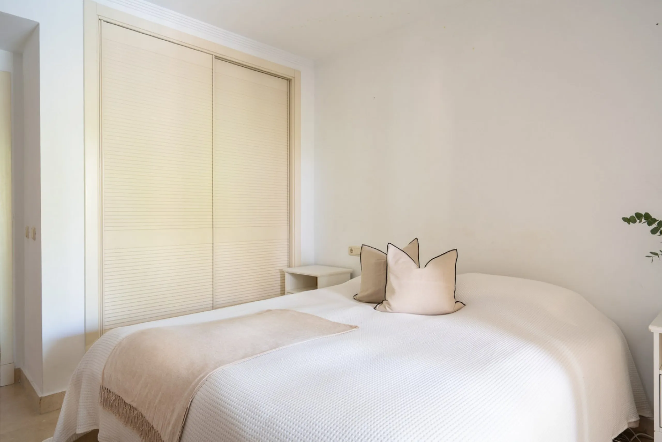 This charming property offers a very convenient floorplan with three bedrooms, two bathrooms, and a guest toilet. Presented in its original yet well-maintained condition, it provides a wonderful opportunity to personalize while preserving its timeless cha